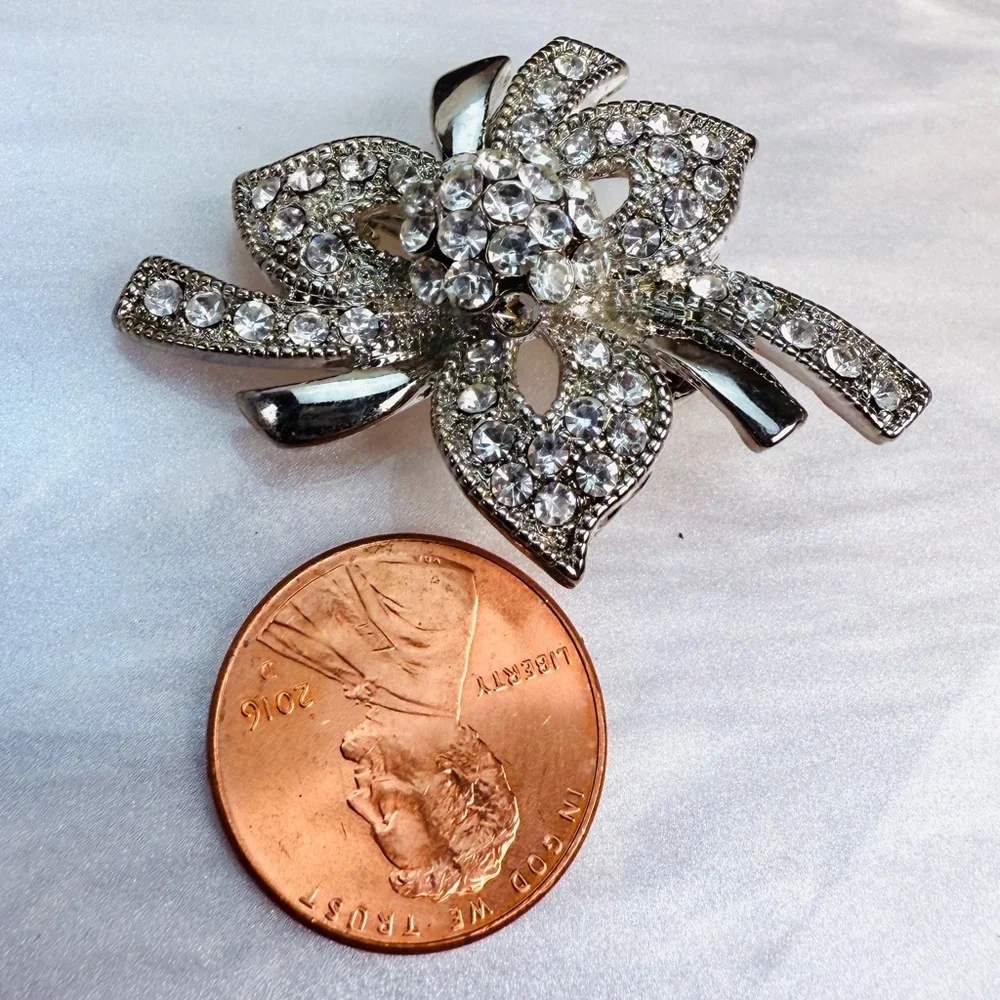 Elegant Silvertone bling Floral Brooch